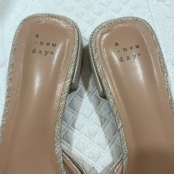 A New Day, beautiful slide sandals,  size 10 never worn! NWOT - Picture 4 of 8